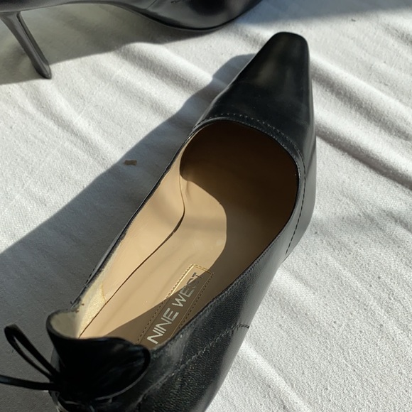 Nine West N-Chanting Black Leather Pumps - Picture 6 of 10